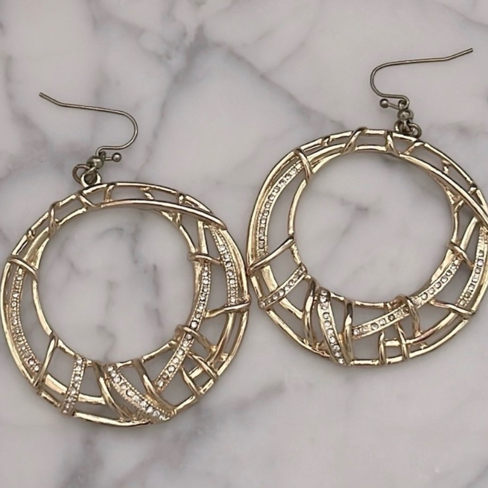 Elegant Gold Hoop Earrings